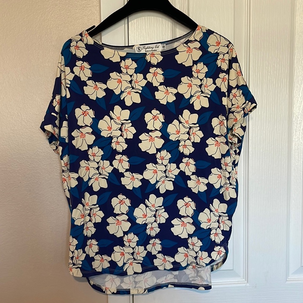 Fighting Eel: Blue floral top - size small